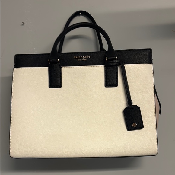 kate spade Handbags - Kate Spade Cameron tote medium.